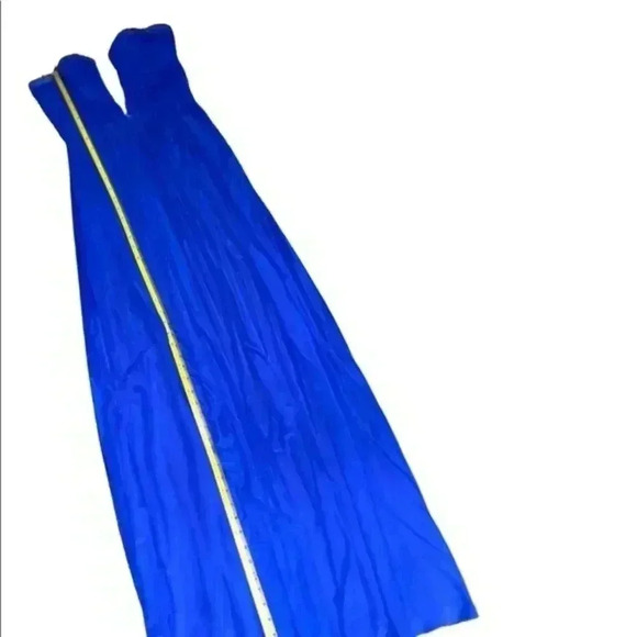 Formal Gown with Bedazzled Neck. . - Picture 3 of 8